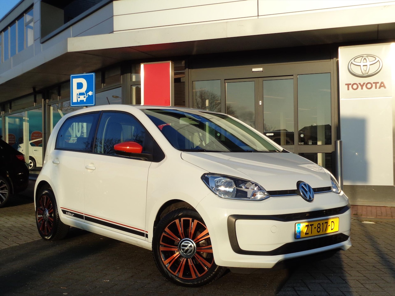 Volkswagen Up! - 1.0 60PK 5D Move up! Colour | LM velgen | Bluetooth - AutoWereld.nl