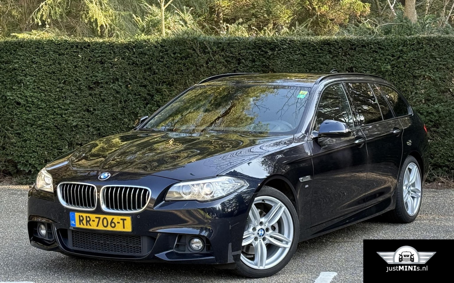 BMW 5-serie - 520d X-drive M-pakket M-pakket AUT PANO HUD LEDER - AutoWereld.nl