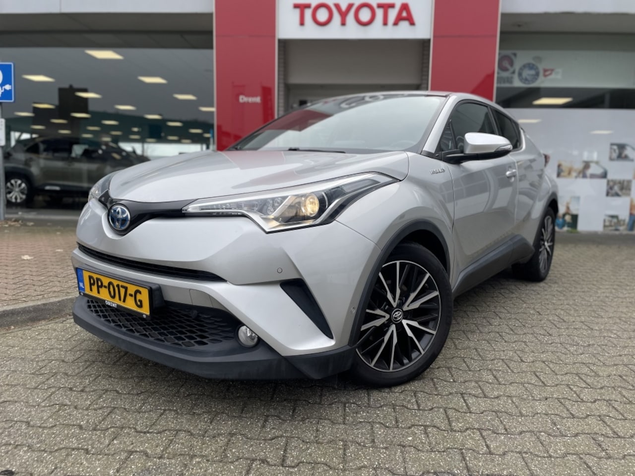 Toyota C-HR - 1.8 Hybrid Executive | Navi | Parkeersensoren | Leder/Stoffen be - AutoWereld.nl