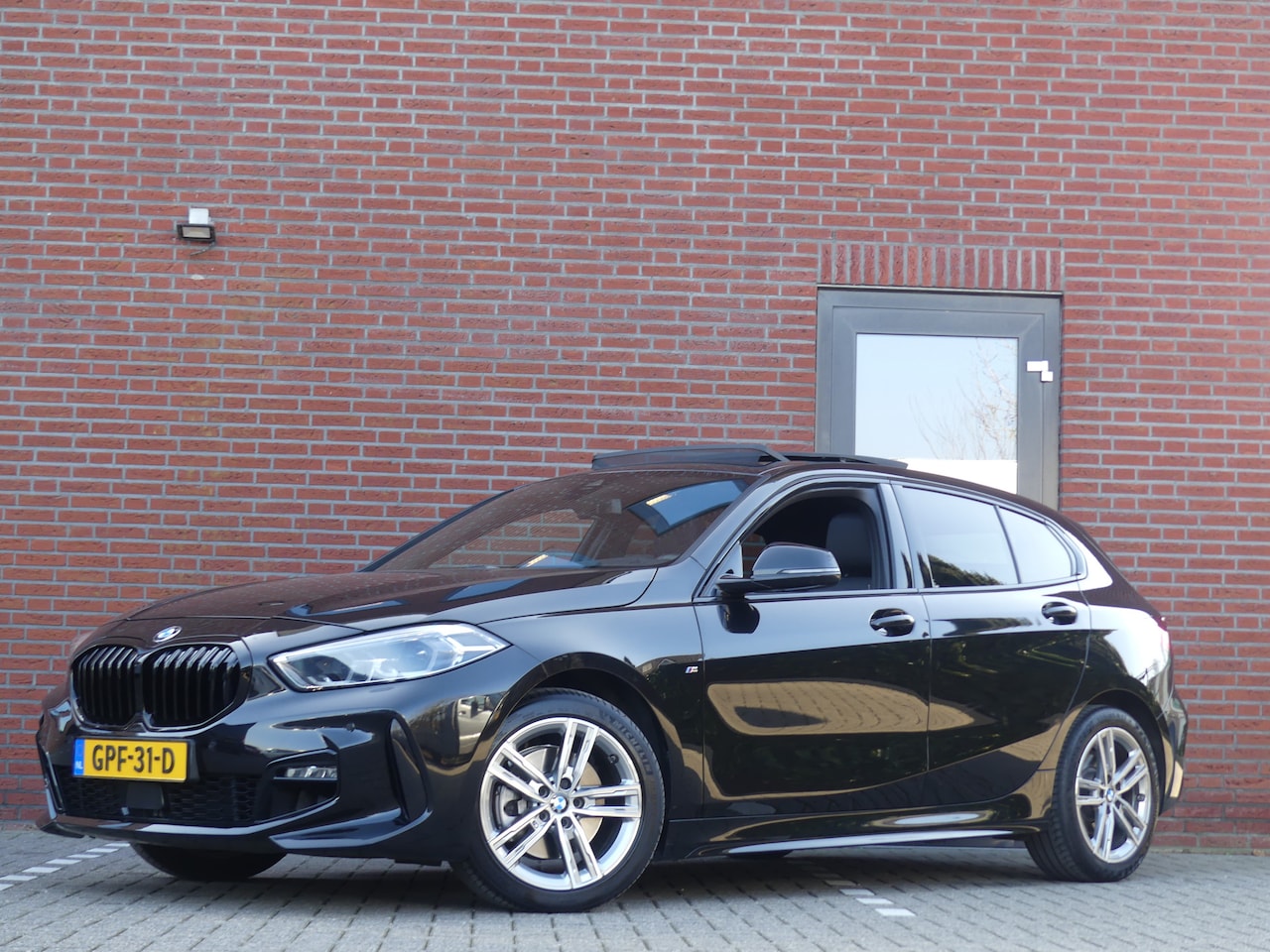 BMW 1-serie - 116i M-Sport / Panodak - AutoWereld.nl