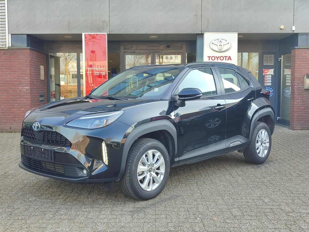 Toyota Yaris Cross - 1.5 HYBRID DYNAMIC STOEL/STUURVERW HEAD-UP EL-ACHTERKLEP NAVI KEYLESS CAMERA LM-VELGEN AD- - AutoWereld.nl