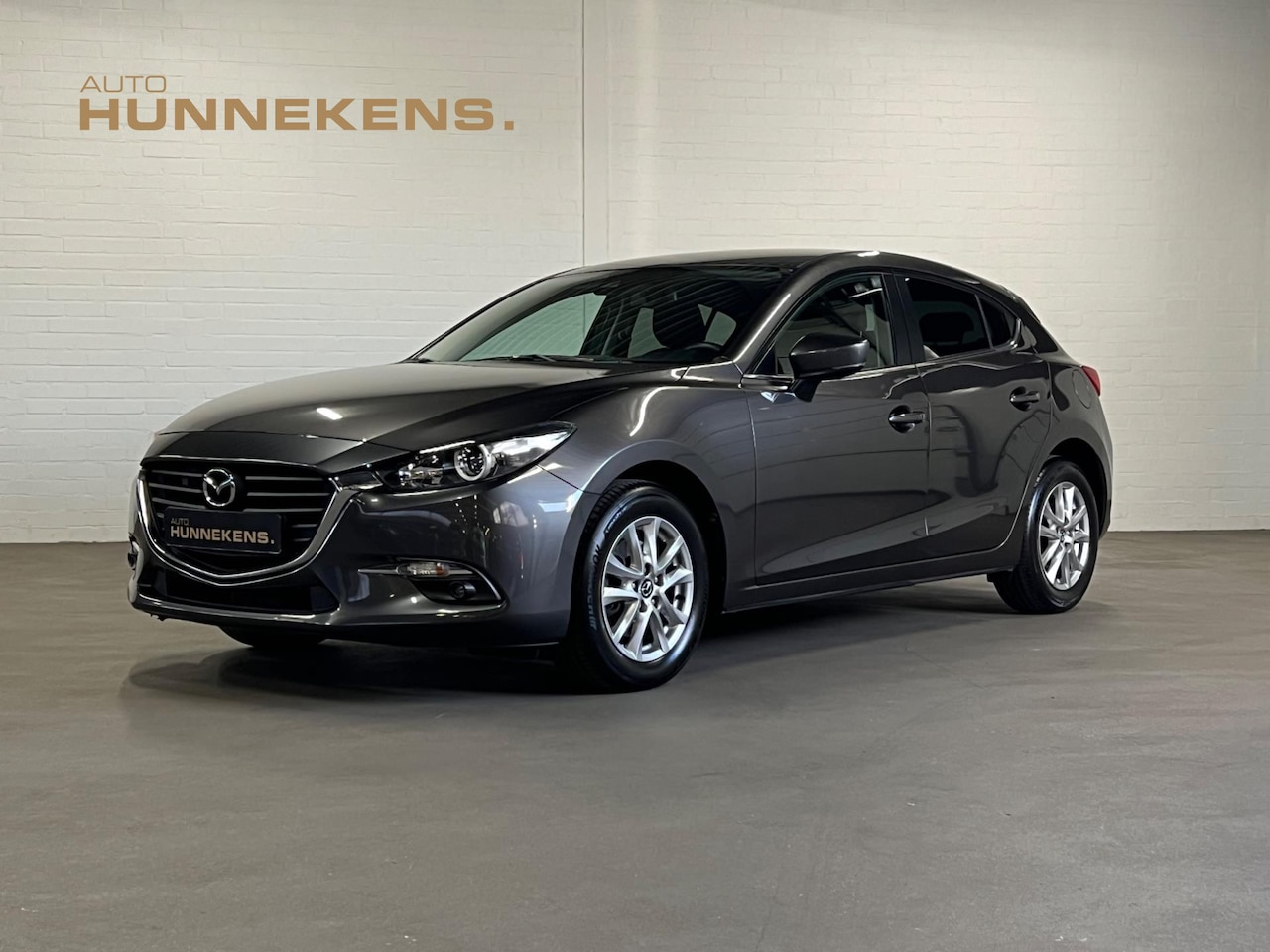 Mazda 3 - 2.0 SKYACTIV-G Exclusive | Cruise & Climate c. | Stoelverwarming | Parkeersensoren | Navig - AutoWereld.nl