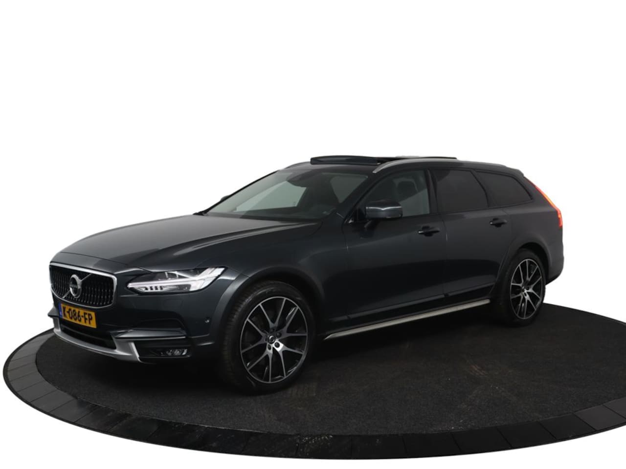 Volvo V90 Cross Country - T5 AWD Pro | Head up display | Bowers en Wilkins | Stoel massage | Stoel + Stuurverwarming - AutoWereld.nl