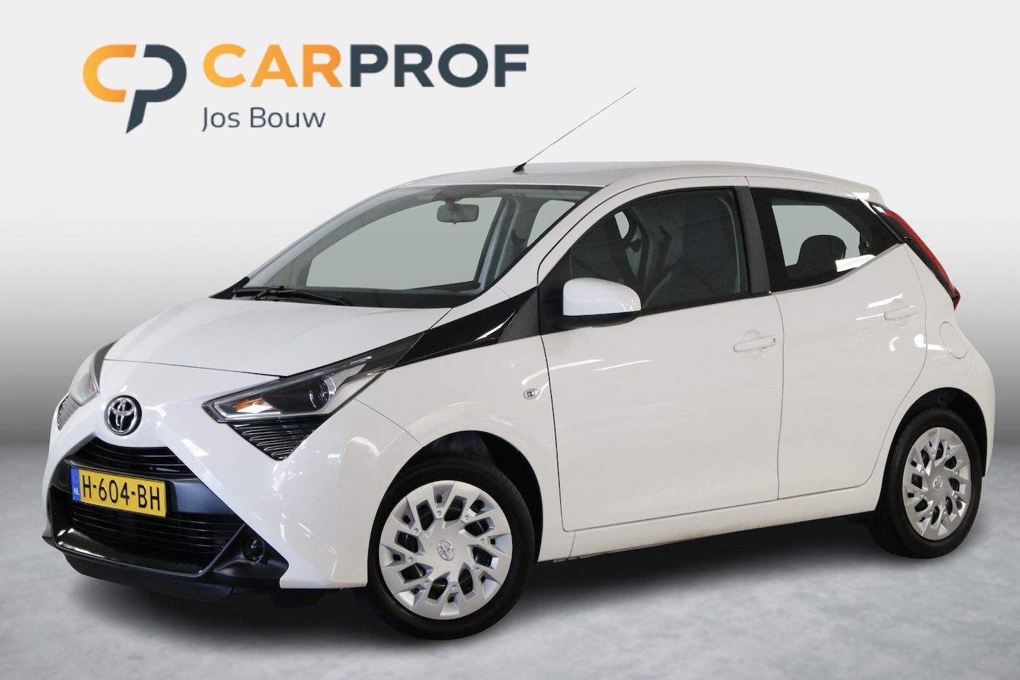 Toyota Aygo - 1.0 VVT-i x-play limited Airco | Carplay | Camera | Org. NL. - AutoWereld.nl