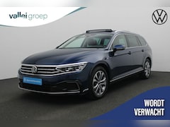 Volkswagen Passat Variant - 1.4 TSI 218 pk DSG PHEV GTE Business | Panoramadak | Trekhaak | IQ Light | Navigatie Disco