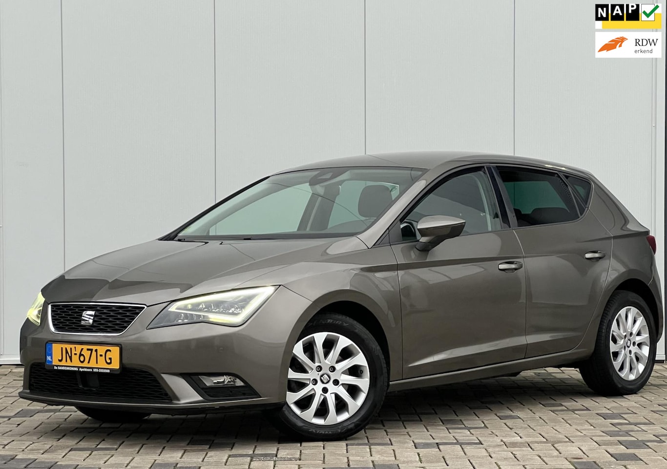 Seat Leon - 1.6 TDI Style Connect AUTOMAAT NAVI CAMERA IN PERFECT STAAT - AutoWereld.nl