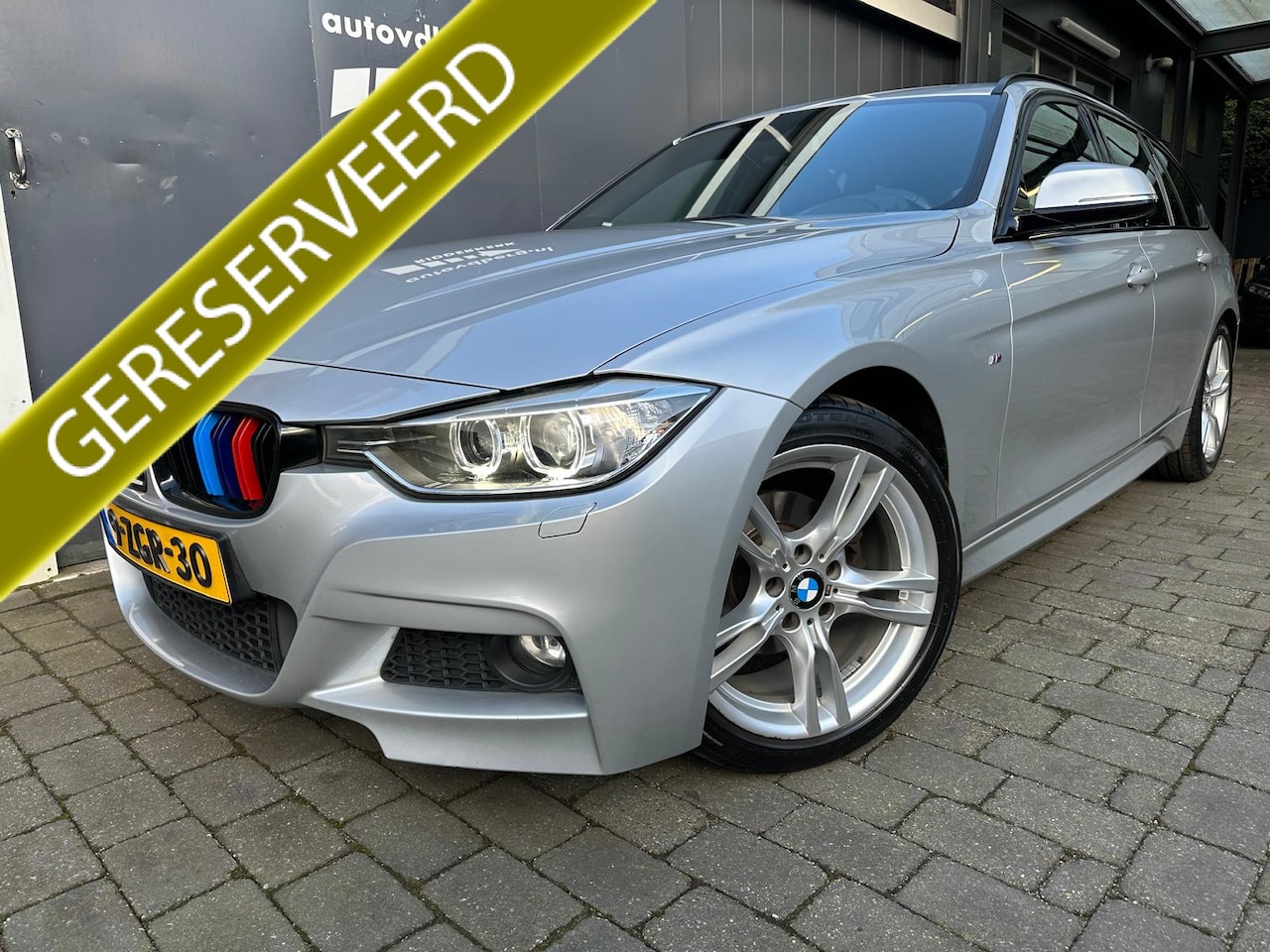 BMW 3-serie Touring - 316i High Executive M-pakket Sportstoelen | Navigatie | elektr. achterklep | - AutoWereld.nl