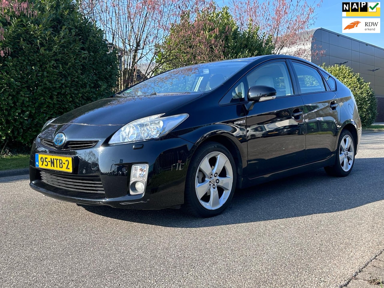 Toyota Prius - 1.8 Executive 1e Eigenaar*Automaat*Achteruit camera*Navigatie*Cruise*NAP*Clima*Stoelverwar - AutoWereld.nl