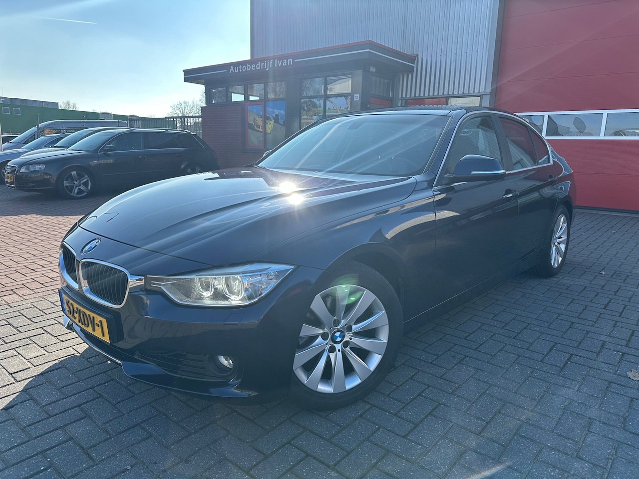 BMW 3-serie - 320i Executive 320i Executive, Automaat, Navi, Pdc, Nap - AutoWereld.nl