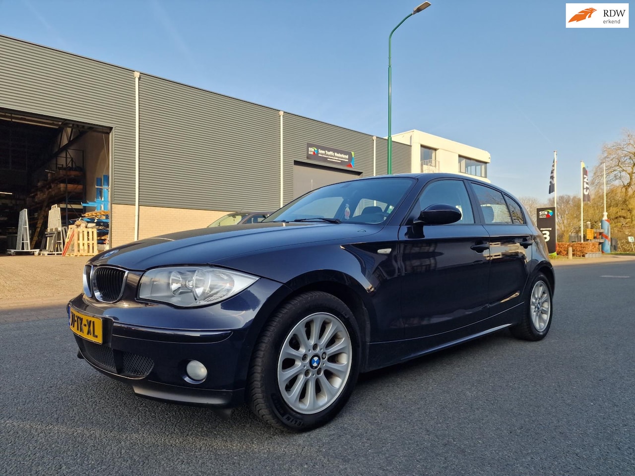 BMW 1-serie - 118i Business Line PSENSOR CRUISE 2 X SLEUTELS - AutoWereld.nl