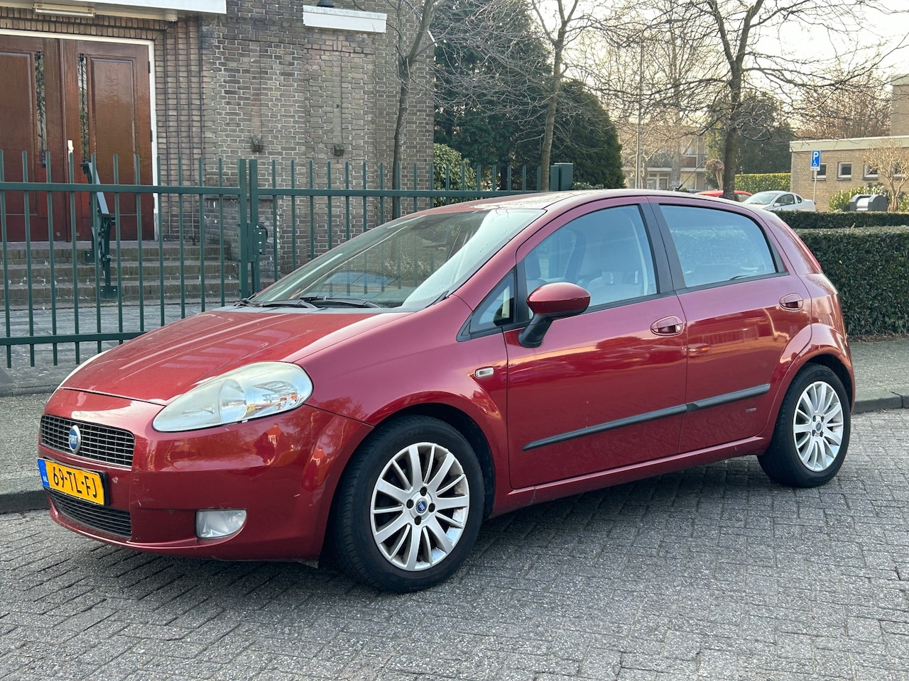 Fiat Grande Punto - 1.4-16V Emotion 6-bak! 5-deurs! Goed rijdend! - AutoWereld.nl