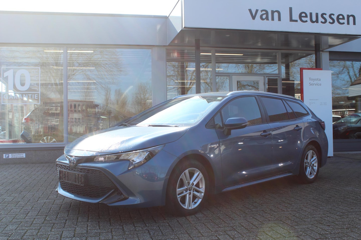 Toyota Corolla - 2.0 HYBRID - AutoWereld.nl