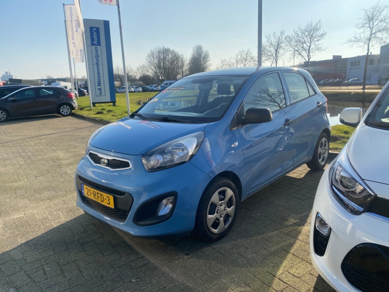 Kia Picanto - 1.0i Airco 5 deurs info Roel 0492-588951 - AutoWereld.nl