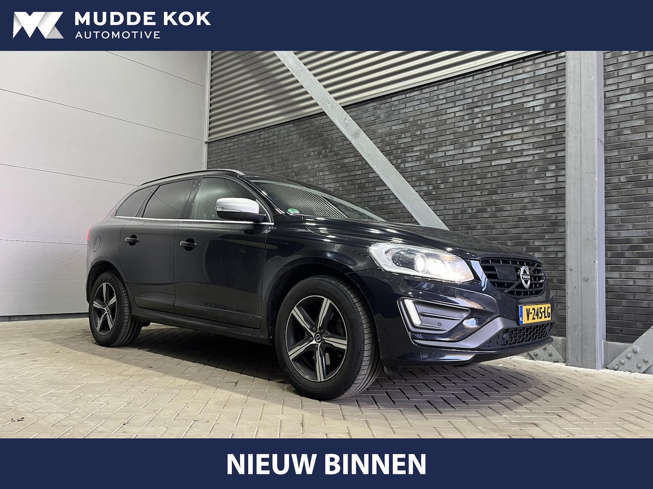 Volvo XC60 - D4 AWD R-Design | GRIJS KENTEKEN | Panoramadak | ACC | Camera | Stoelverwarming | Xenon - AutoWereld.nl