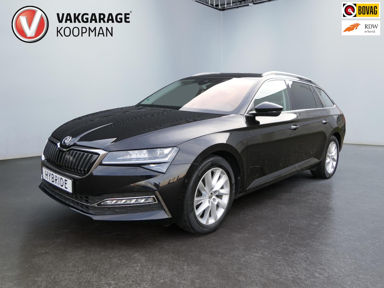 Skoda Superb Combi - 1.4 TSI iV Business Edition Plus Hybride/Leder/Apple/Android/Stoelgeheugen. - AutoWereld.nl