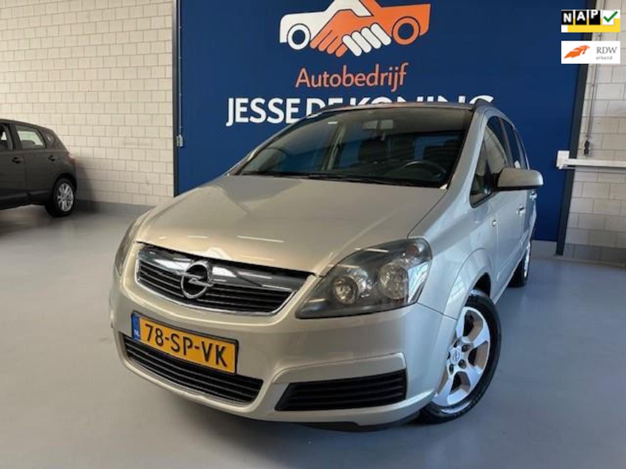 Opel Zafira - 2.2 Enjoy 2.2 Enjoy,bj.2006,kleur:grijs ! Airco,Sportvelgen,Cruise Control,7 Stoelen,Trekhaak,APK 02 - AutoWereld.nl