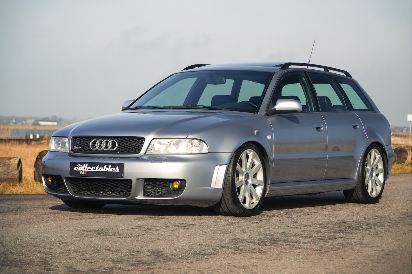 Audi RS4 - Avant 2.7 V6 quattro biturbo - AutoWereld.nl