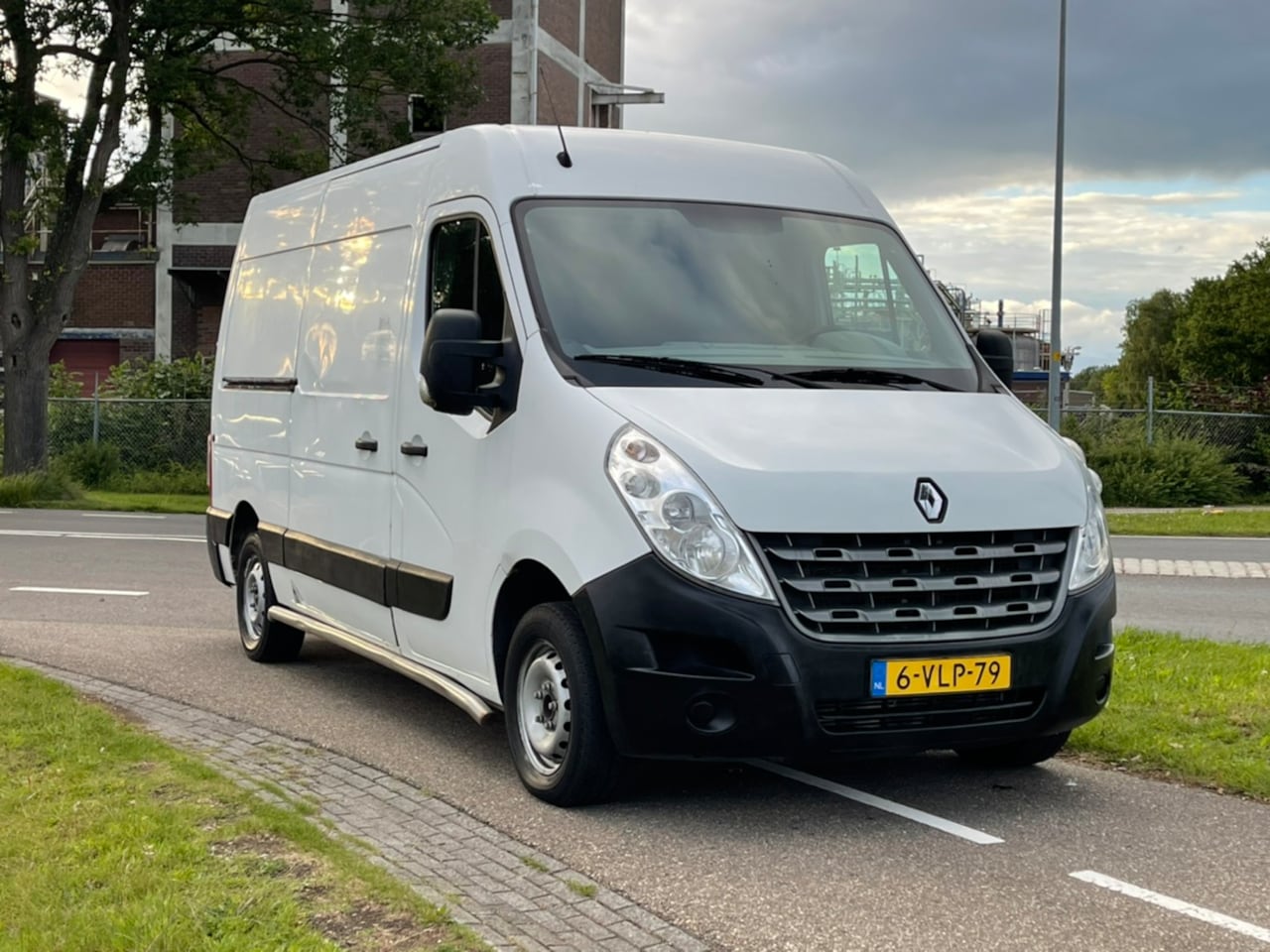 Renault Master - T33 2.3 dCi L2H2 Générique | Airco | 2500 kg Trekgewicht | NAV | Trekhaak | APK 2-7-2025! - AutoWereld.nl