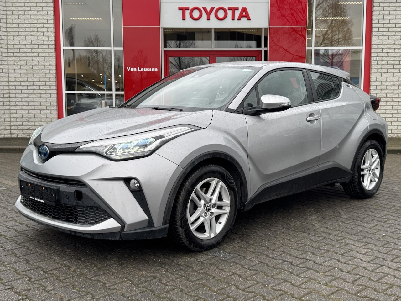 Toyota C-HR - 1.8 HYBRID ACTIVE LM-VELGEN NAVI PARKCAMERA PARKSENSOREN APPLE/ANDROID - AutoWereld.nl