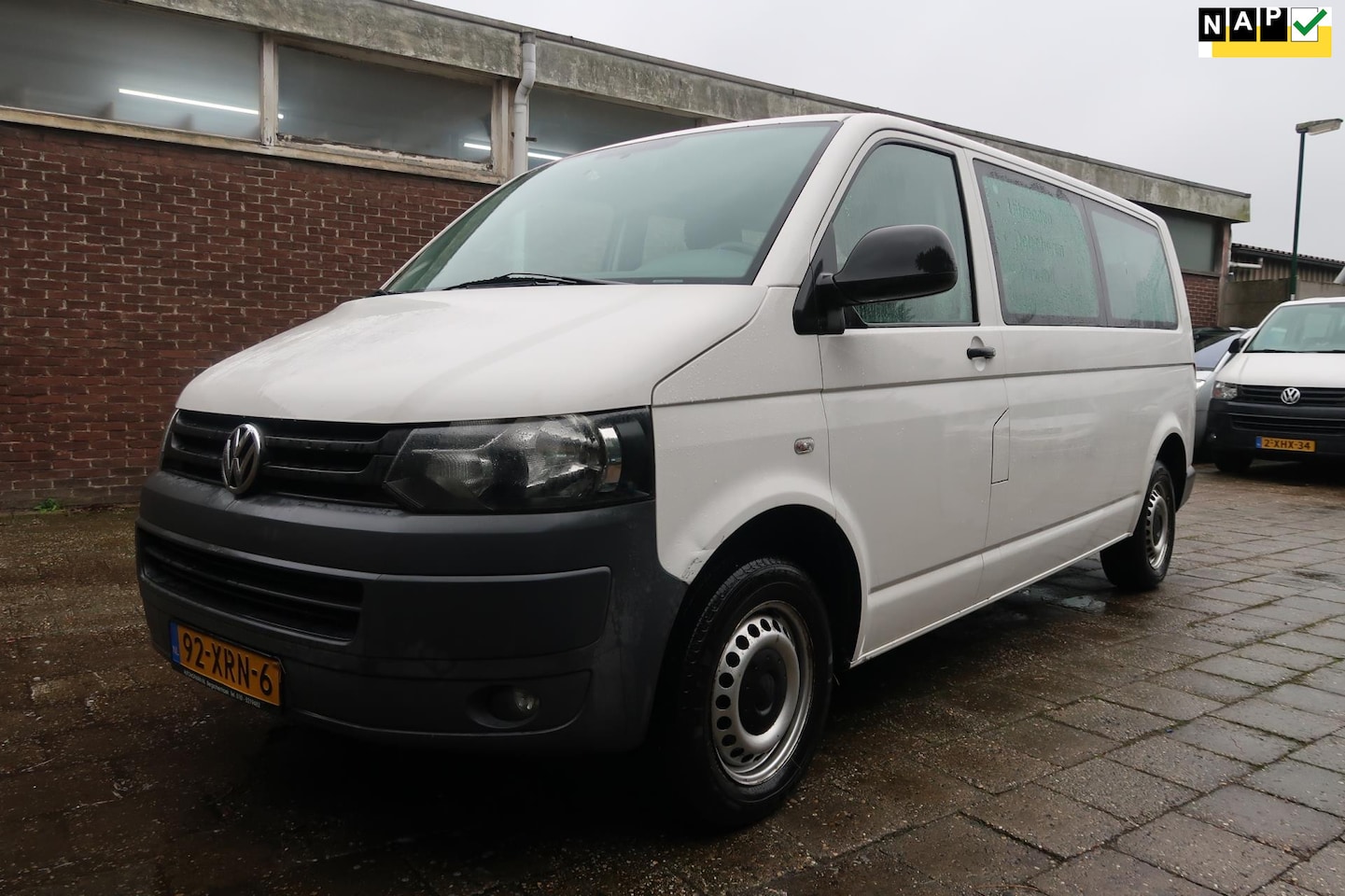 Volkswagen Transporter Kombi - 2.0 TDI L2H1 2.0 TDI L2H1, lange versie, Airco! 9 zits - AutoWereld.nl