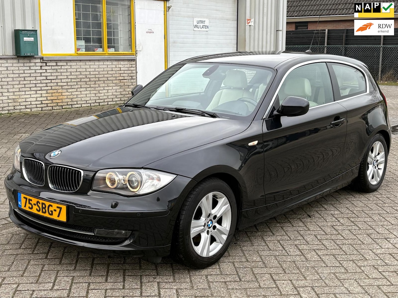 BMW 1-serie - 118i 16V 143 PK 6 BAK Bj 2011 Ultimate Edition 2e Eig Ecc Airco Prof Navi Leder Xenon Pdc - AutoWereld.nl