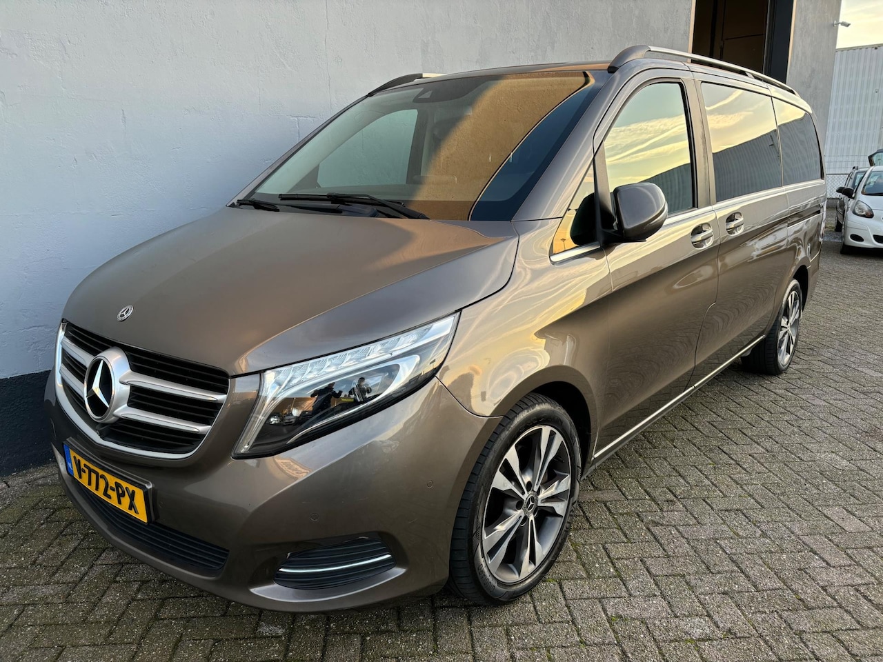 Mercedes-Benz Vito - 116 CDI Lang DC Comfort 4-deurs Automaat - Memory Seats - Trekhaak - AutoWereld.nl