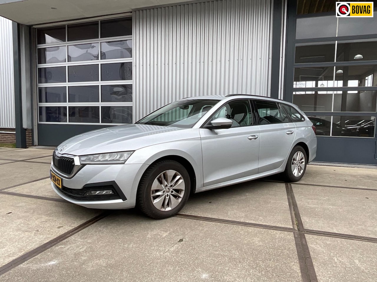 Skoda Octavia Combi - 1.0 e-TSI Business Edition 1.0 e-TSI Business Edition - AutoWereld.nl