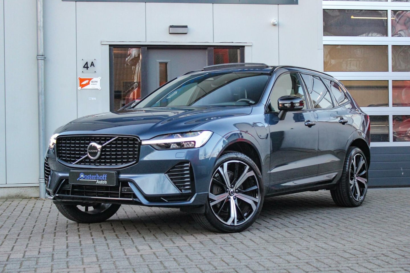 Volvo XC60 - 2.0 T6 Plug-in hybrid R-Design Long Range PANO - AutoWereld.nl