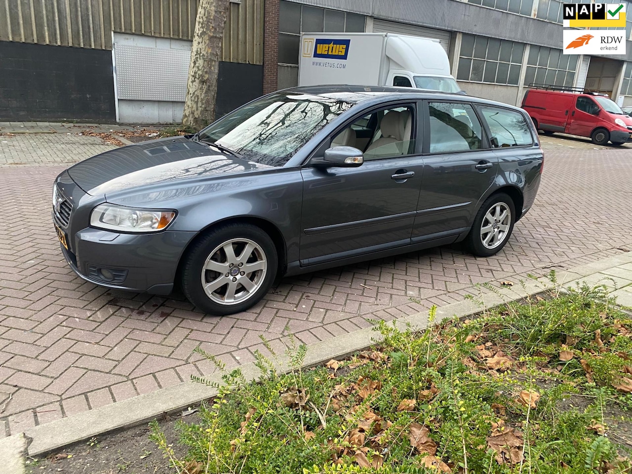 Volvo V50 - 2.0D Edition I Automaat * Airco * Leder * 1 injector niet goed ! 1 injector not good ! * E - AutoWereld.nl