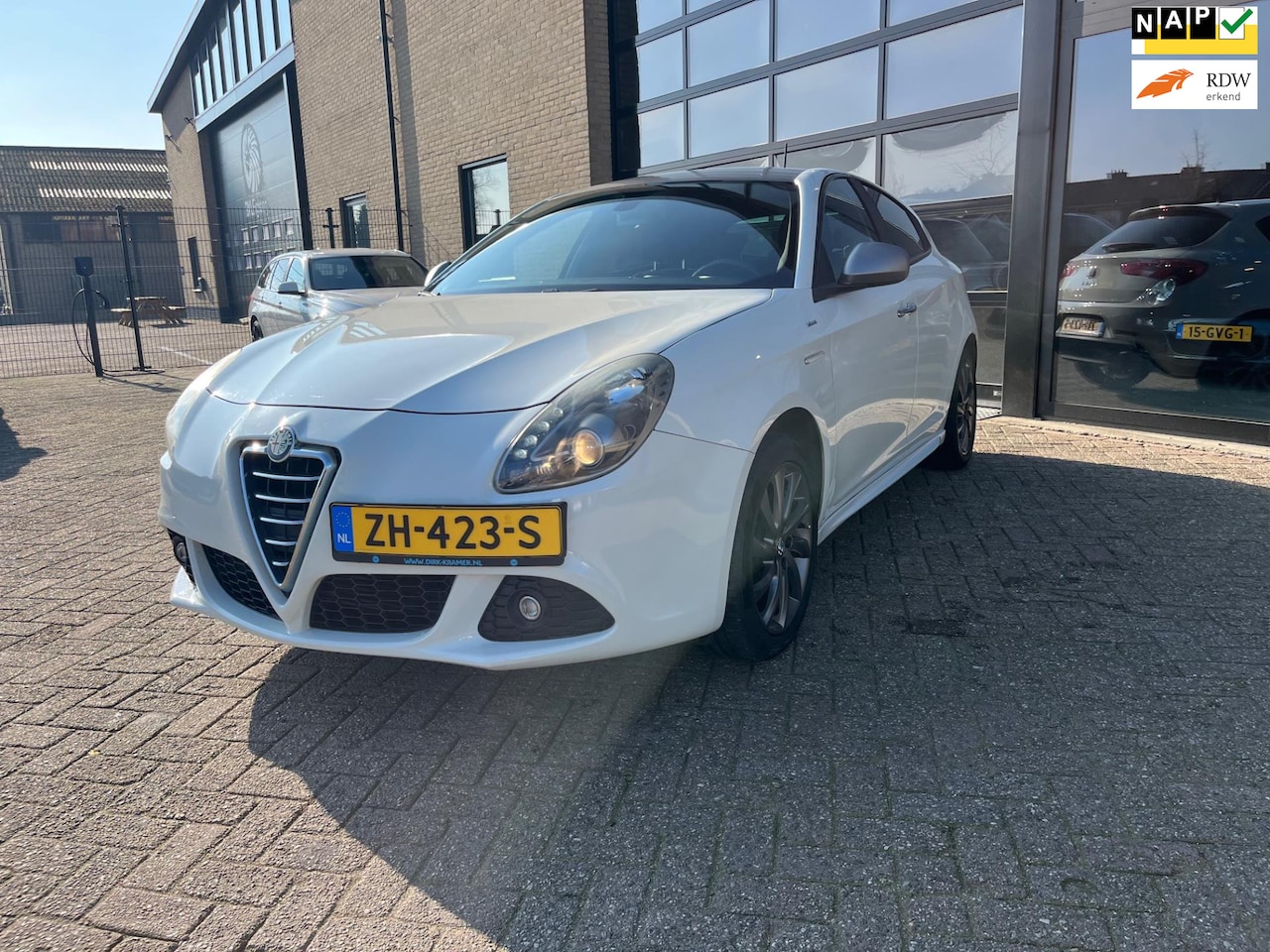 Alfa Romeo Giulietta - 1.4 T Distinctive sport, Clima, PDC - AutoWereld.nl