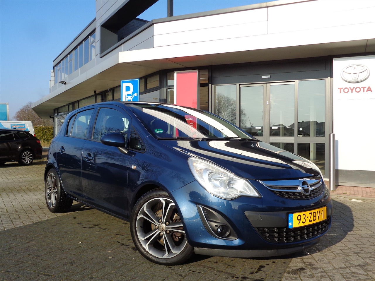 Opel Corsa - 1.4 Turbo 120pk 5d Cosmo | Parkeersensoren | Stuur- en stoelverwarming | Trekhaak - AutoWereld.nl