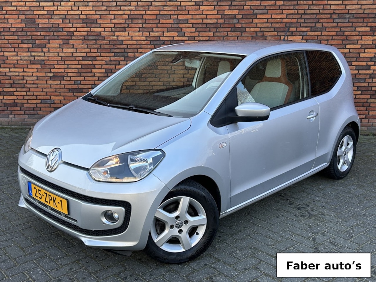 Volkswagen Up! - 1.0 High Up! BlueM. PDC/ Cruise/ Airco/ Half leer - AutoWereld.nl