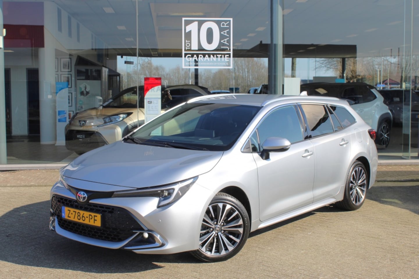 Toyota Corolla Touring Sports - Hybrid 140 Dynamic | Navi | Sensoren v/a | Keyless Entry | Blind - AutoWereld.nl