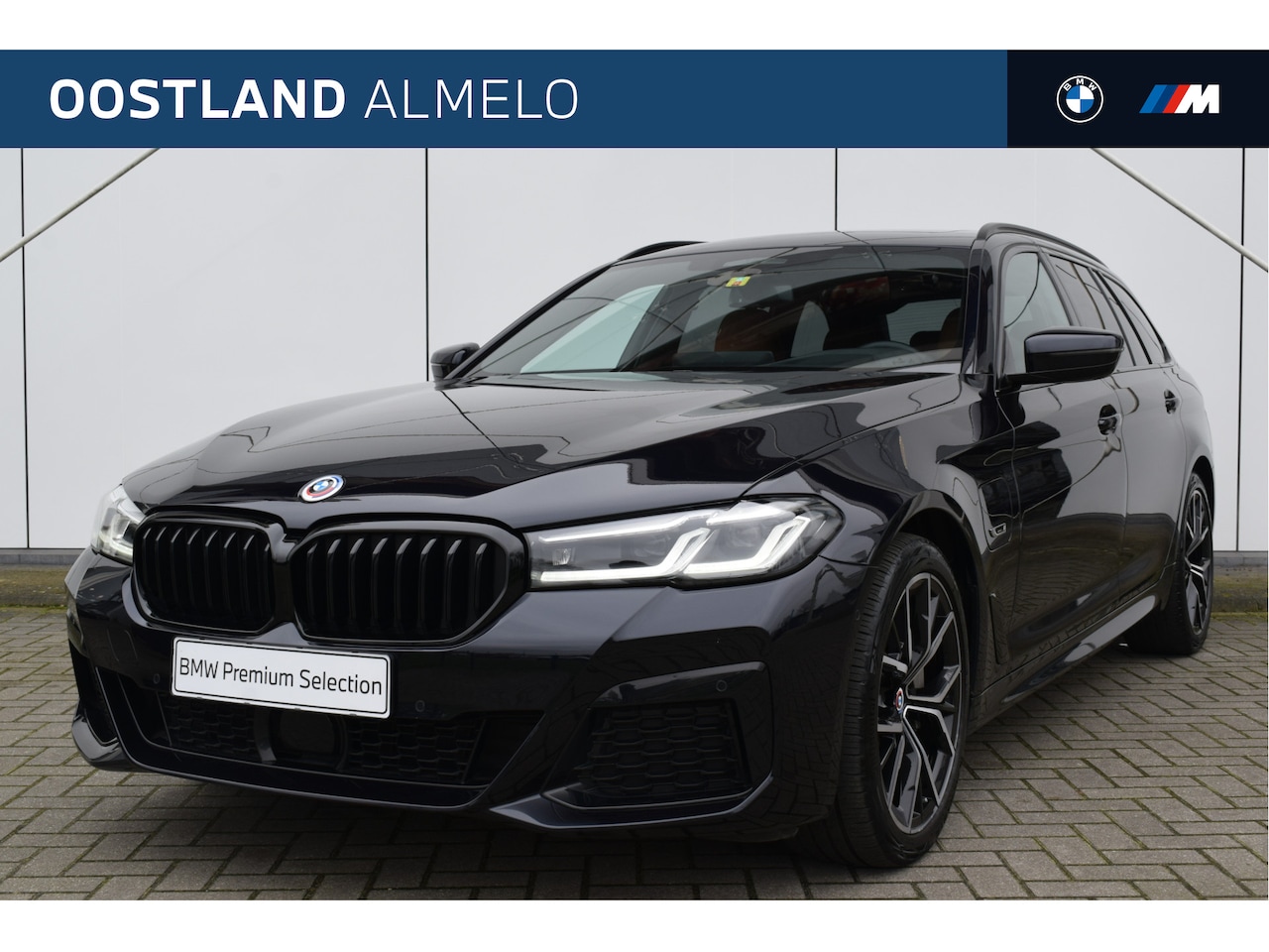 BMW 5-serie Touring - 530e High Executive M Sport Automaat / Panoramadak / Adaptieve LED / Sportstoelen / Head-U - AutoWereld.nl