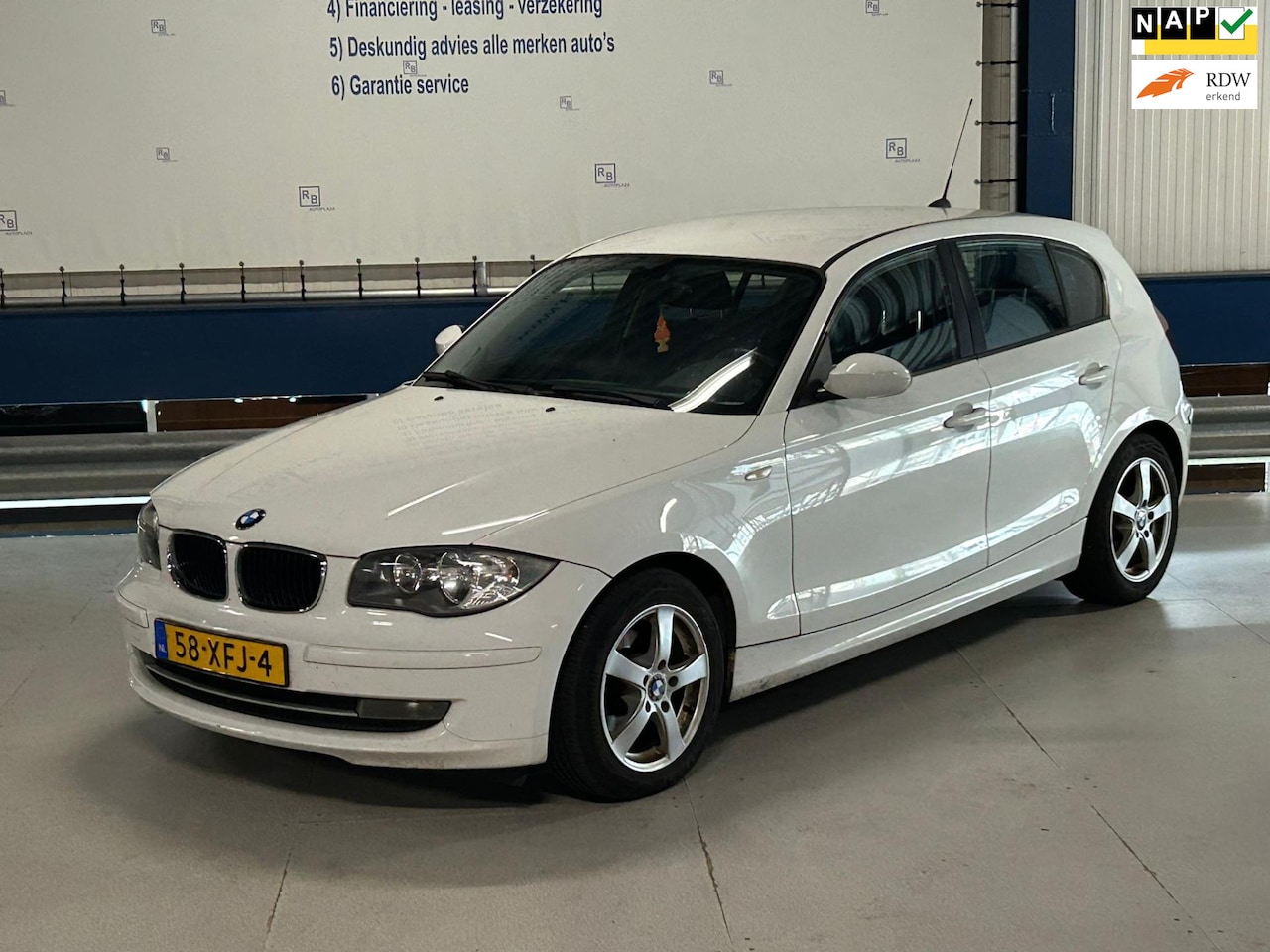 BMW 1-serie - 116i STOELVERWARMING / VELG / 7 2025 APK ! ! - AutoWereld.nl