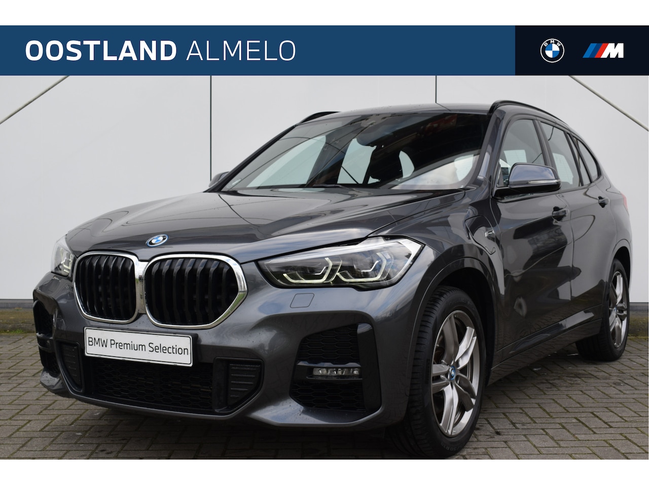 BMW X1 - xDrive25e High Executive M Sport Automaat / Trekhaak / Sportstoelen / Stoelverwarming / LE - AutoWereld.nl