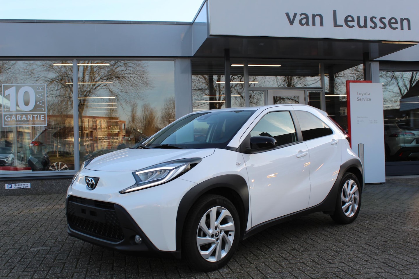 Toyota Aygo X - PULSE APPLE/ANDROID CAMERA CLIMA 17"LMV PRIVACY-GLASS LED DAB+ - AutoWereld.nl