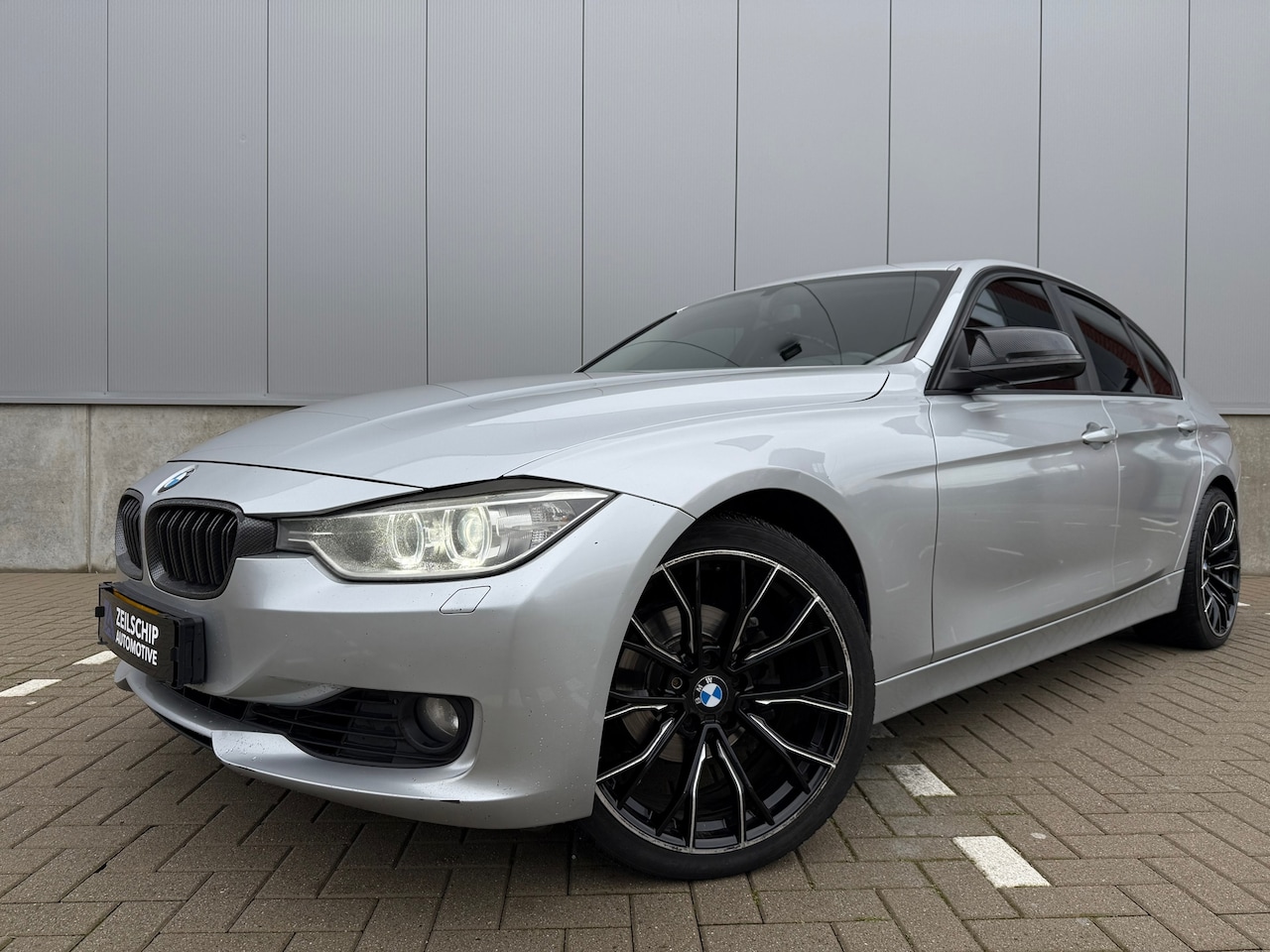 BMW 3-serie - 320i High Executive Automaat|Navi|Xenon|Led| - AutoWereld.nl