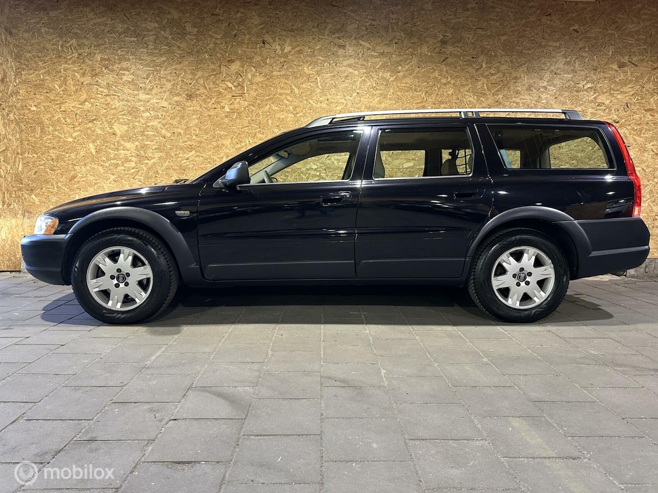 Volvo XC70 - 2.5T Aut Summum - face-lift - 7-pers. - schuifdak - AutoWereld.nl