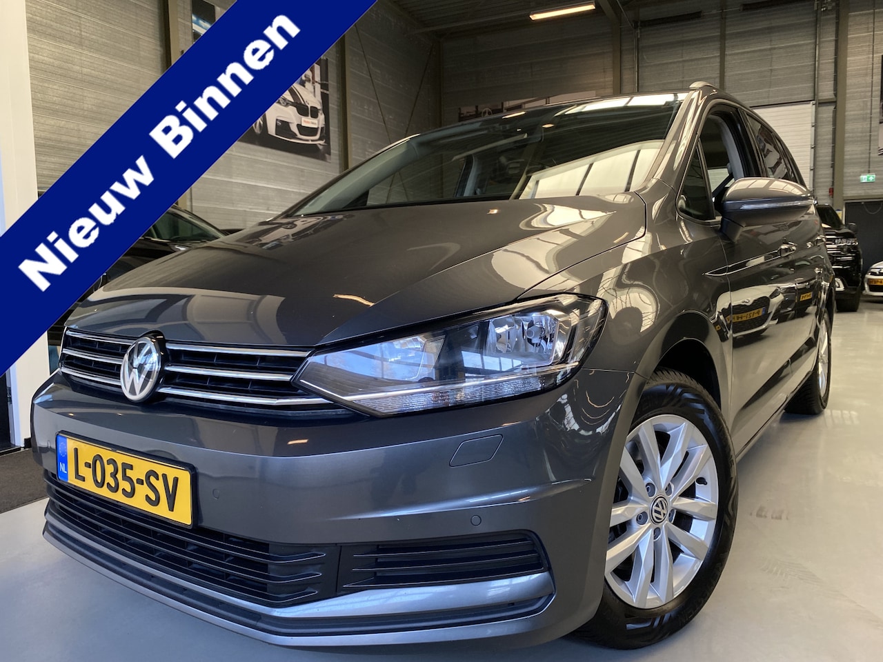 Volkswagen Touran - 1.2 TSI Highline Business R Adaptive Cruise, Stoelverwarming, Rolstoellift - AutoWereld.nl