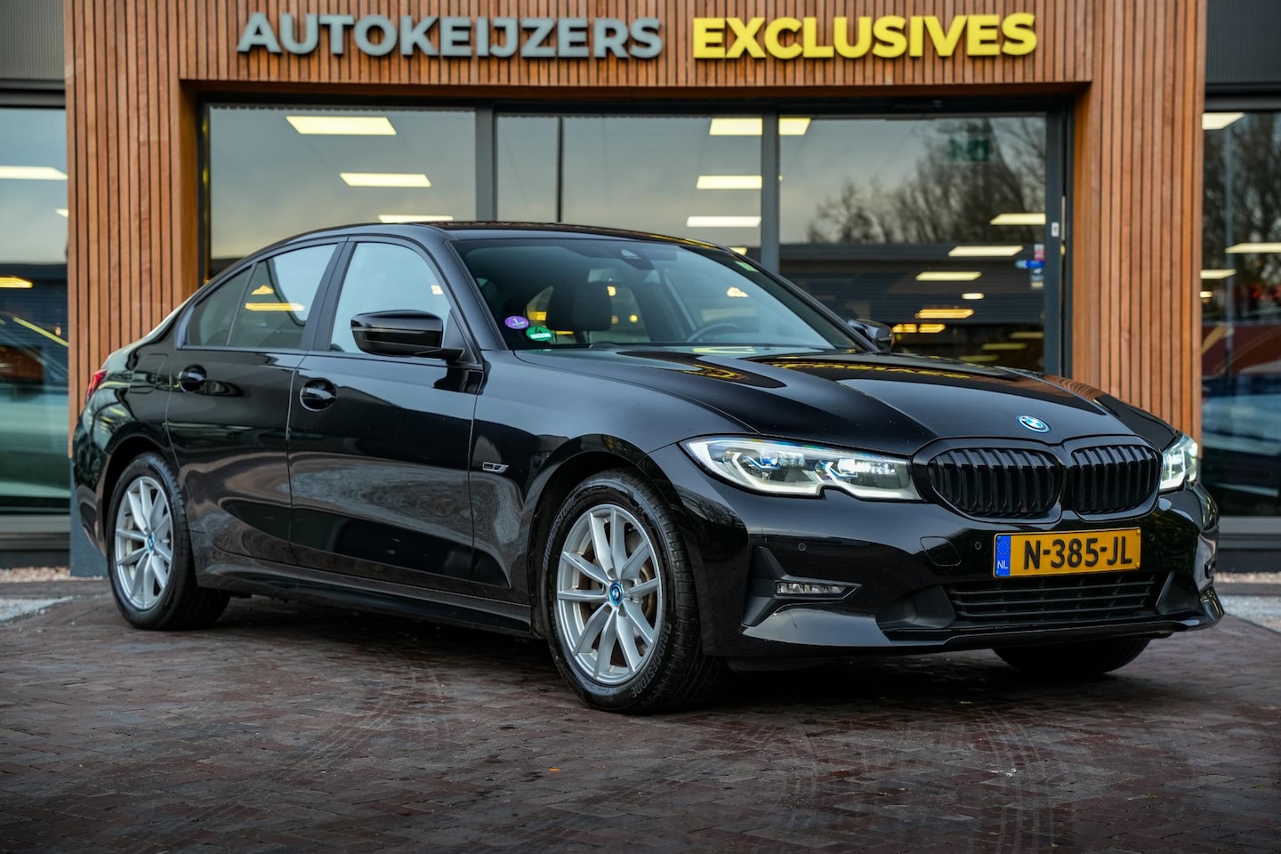 BMW 3-serie - 320e Business Edition Plus Keyless Leder Stoelverw. DAB+ PDC LED 17”LM - AutoWereld.nl