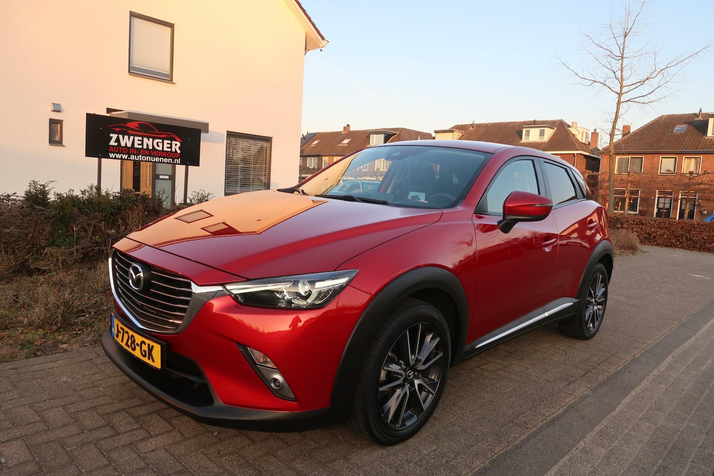 Mazda CX-3 - 2.0 Aut f-1 LEDER|HEAD-UP|CAMERA|NAVIGATIE|LED|KEYLESS|DODEHOEK|ZEER MOOI - AutoWereld.nl