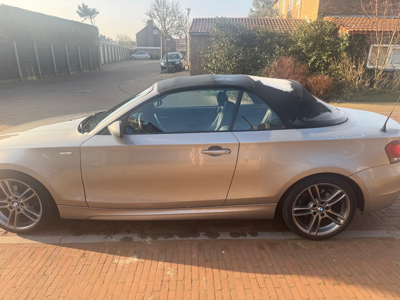 BMW 1-serie Cabrio - 120i BMW 1-Cabrio (e88) 120i 170pk Aut. 2008 Grijs - AutoWereld.nl