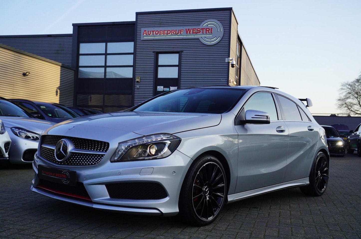 Mercedes-Benz A-klasse - 250 Sport AMG | Panorama | AMG Spoiler | Achteruitrijcamera | Leder/Alcantara | NAP | Stoe - AutoWereld.nl