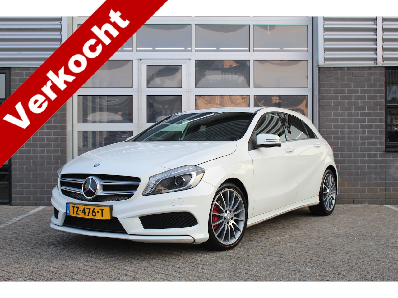 Mercedes-Benz A-klasse - 180 Ambition / AMG Pakket / Camera / Xenon - AutoWereld.nl