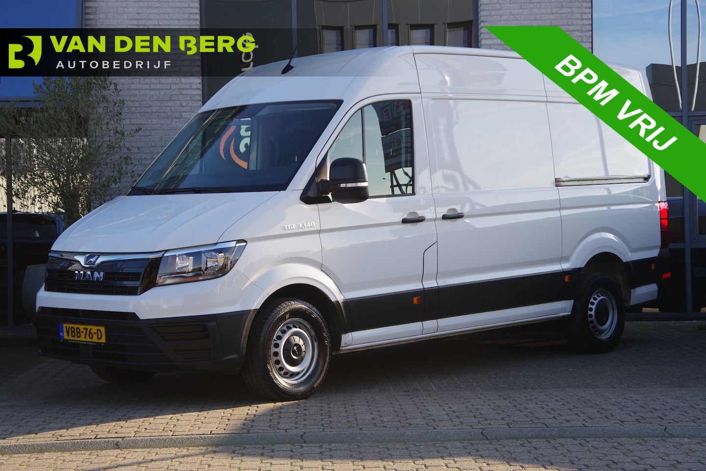 MAN TGE - 35 2.0 TDI 140PK AUT L3H3 2X SCHUIFDEUR, TREKHAAK 3T, CRUISE, NAVI, APPLE CARPLAY, PDC, BL - AutoWereld.nl