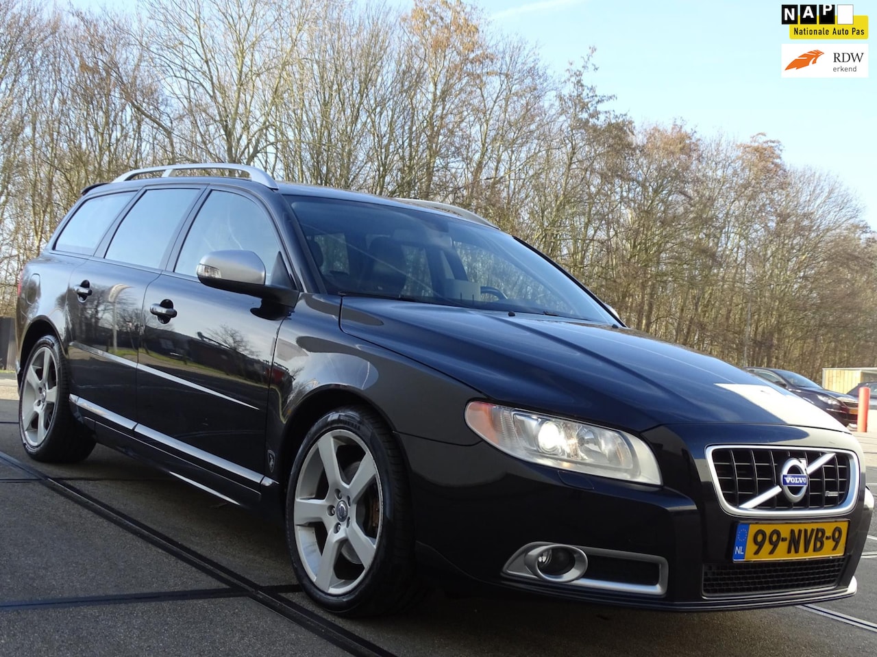 Volvo V70 - 2.0T R-Edition - AUTOMAAT - XENON - NAVIGATIE - BIJNA YOUNGTIMER - VOL ONDERHOUD - LEDER B - AutoWereld.nl