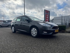 Ford Focus Wagon - 1.0 Titanium | Cruise Control | Trekhaak | Carplay | NAVI | Parkeersensoren achter | Clima