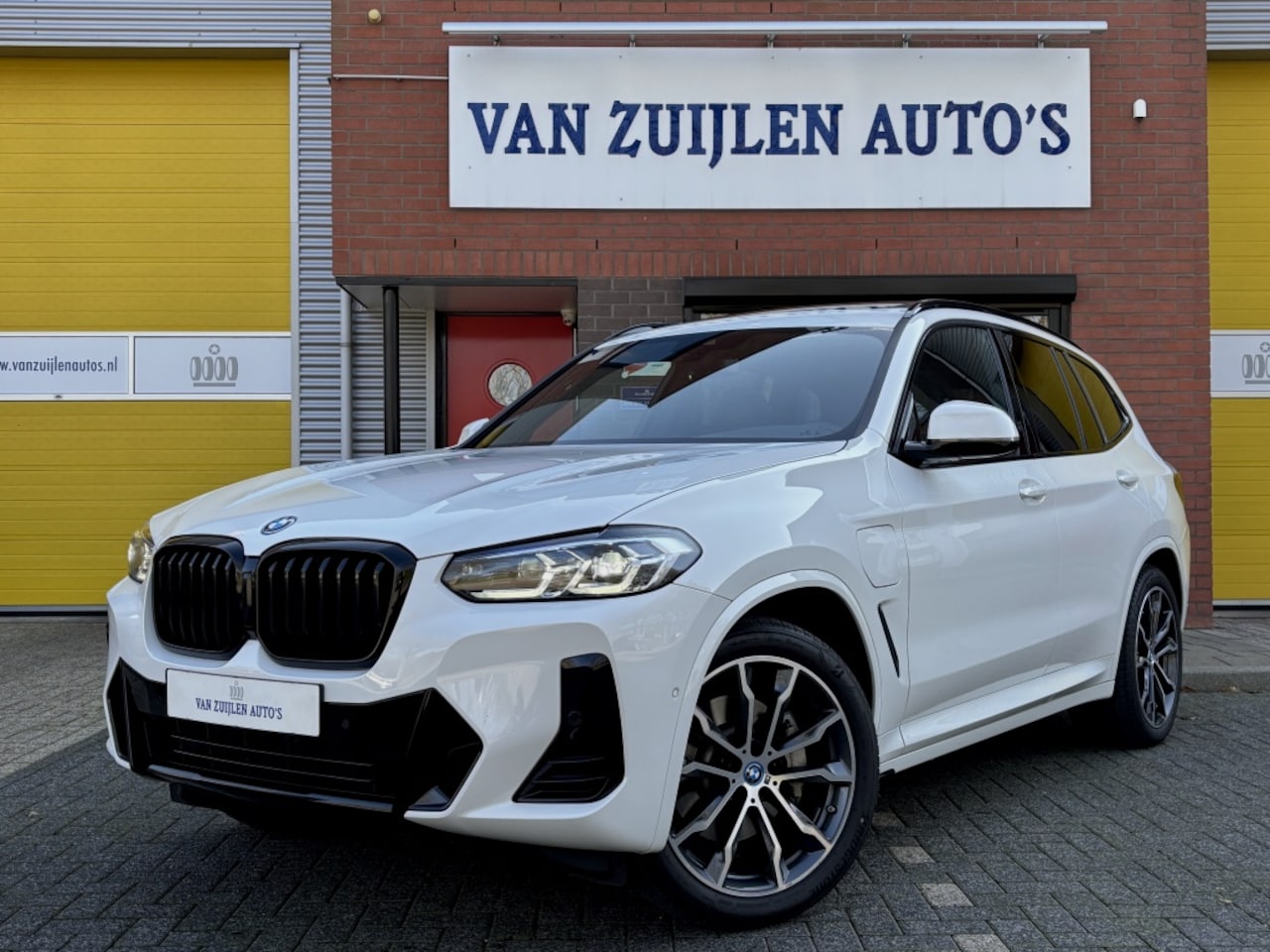 BMW X3 - xDrive30e 292pk M-Sport Panorama Leder 20" Trekhaak - AutoWereld.nl