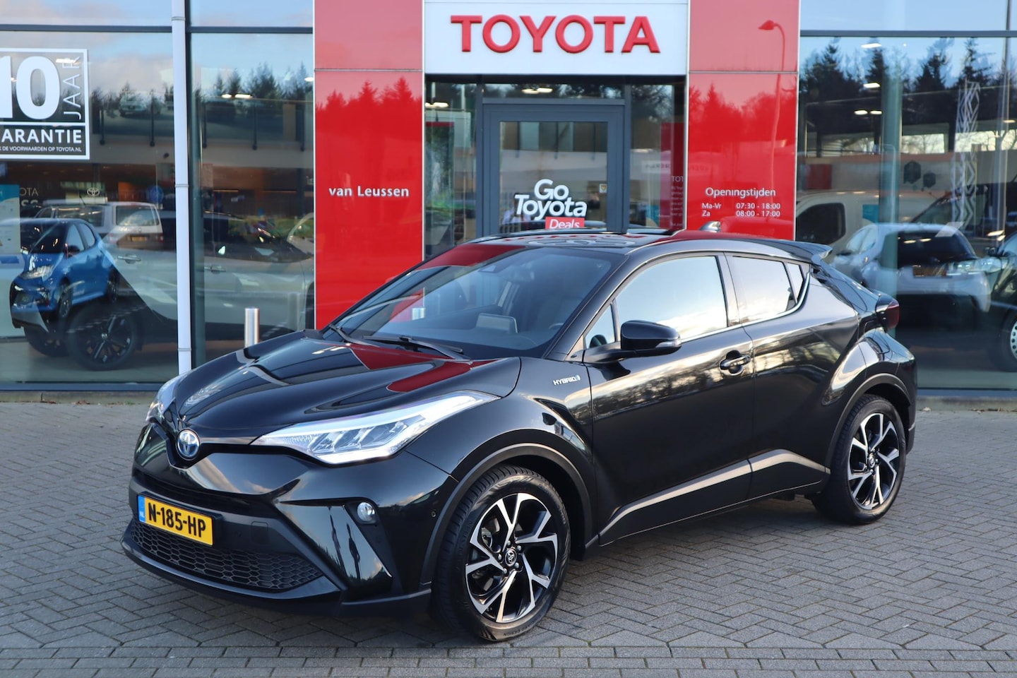 Toyota C-HR - 2.0 HYBRID 184PK DYNAMIC NAVI STOEL/STUURVERW. 18"LMV+ALL-SEASON PARK-SENSOREN BLISS PRIVA - AutoWereld.nl